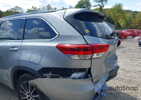 2017 Toyota Highlander Se из США, поврежденный, VIN 5TDJZRFH2HS361282